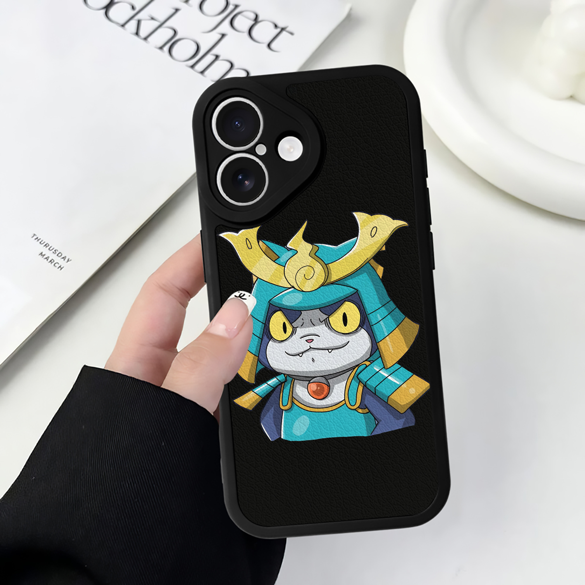 （画像用） 妖怪ウォッチ Yo-kai Watch 【iPhone 16シリーズ対応】シリコンスマホケース（レザー調） 材質：シリコン